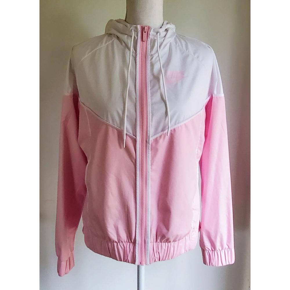 •Nike• 🍀Women's Sportswear Windrunner Jacket